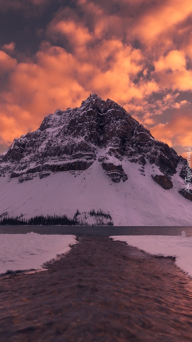 Szczyt Crowfoot Mountain i jezioro Bow Lake