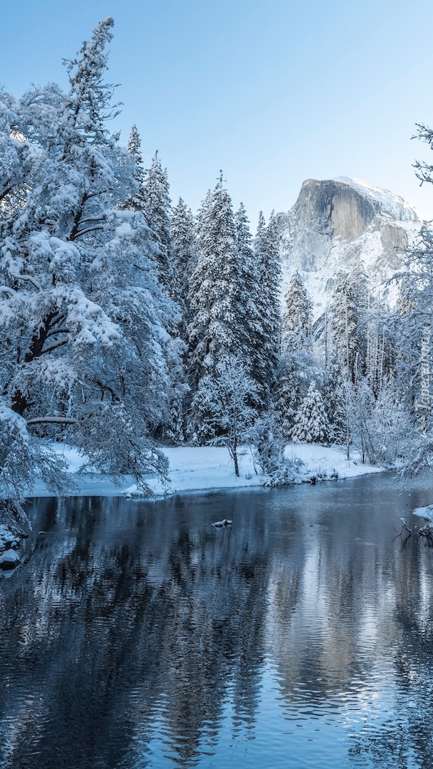 Szczyt Half Dome i rzeka Merced River