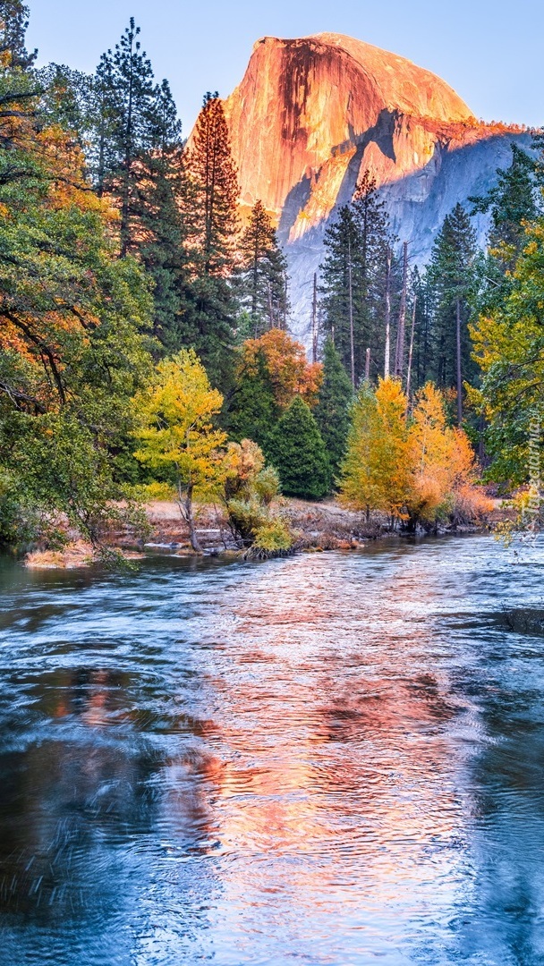 Szczyt Half Dome i rzeka Merced River