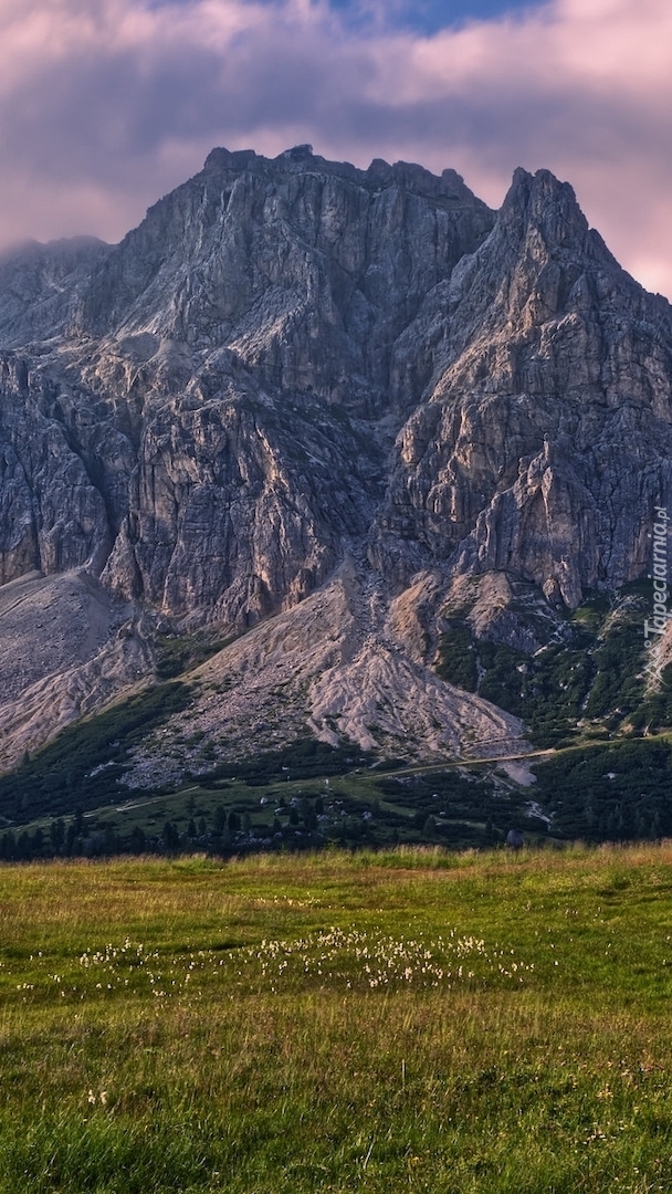 Szczyt Lagazuoi w Dolomitach