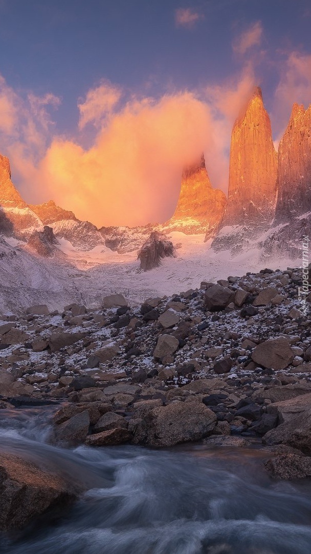 Szczyty Torres del Paine w Patagonii