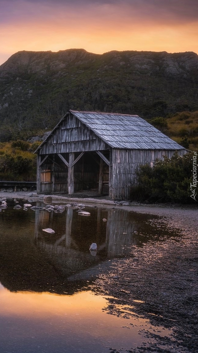 Szopa nad jeziorem Dove Lake