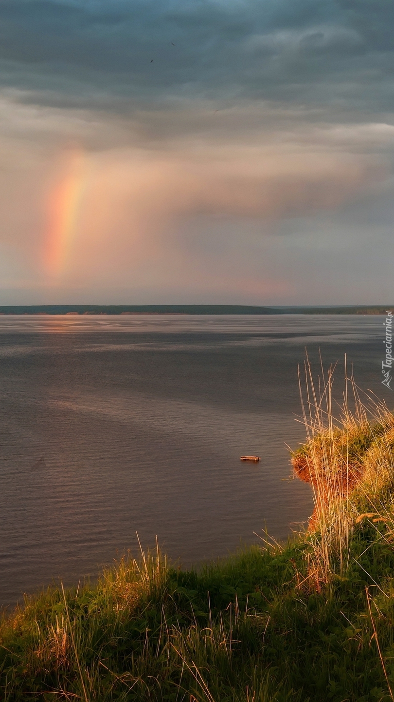 Tęcza nad rzeką Kama w Rosji