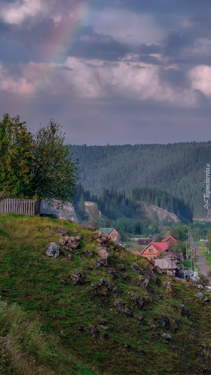 Tęcza nad wsią Kyn