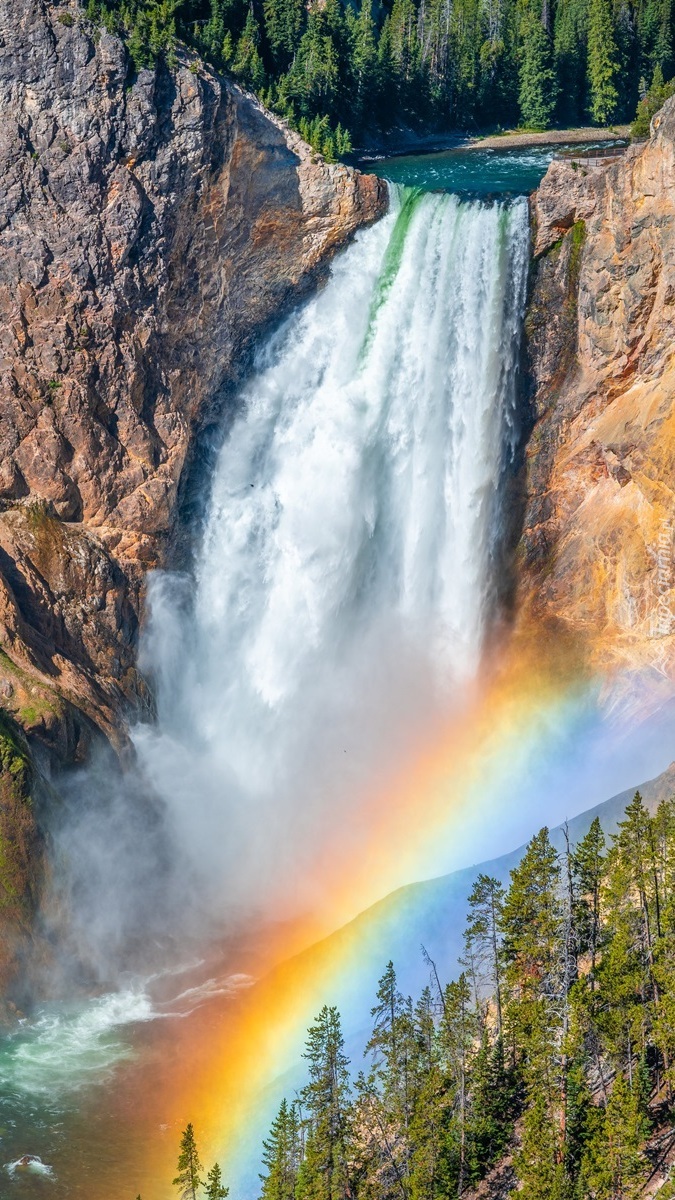 Tęcza przy wodospadzie Upper Yellowstone River Falls