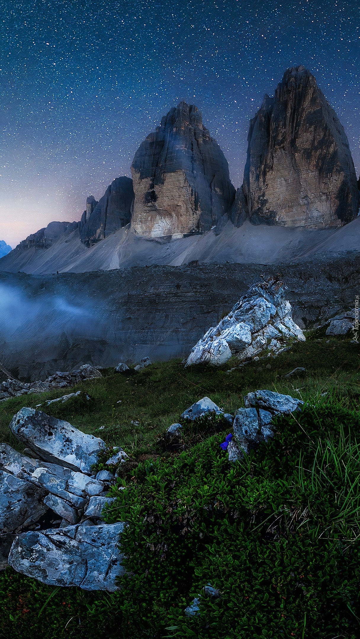 Tre Cime di Lavaredo pod rozgwieżdżonym niebem