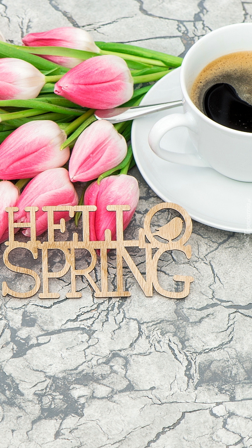 Tulipany i kawa na powitanie wiosny