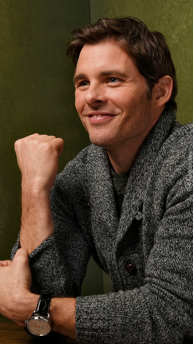 Uśmiechnięty James Marsden