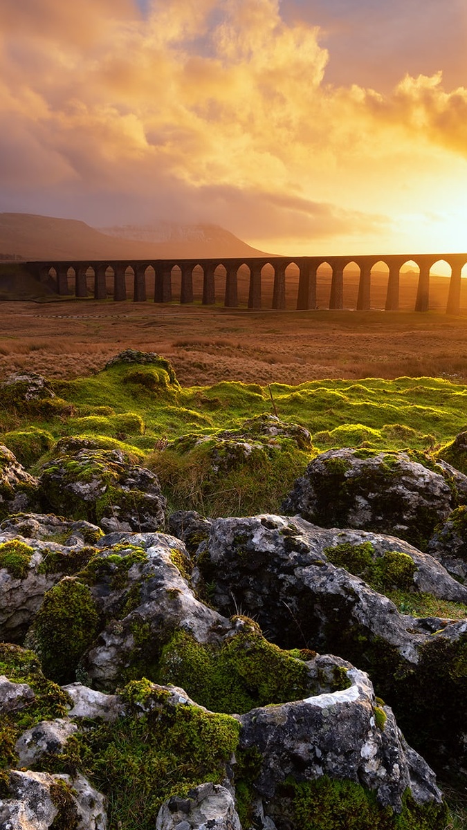 Wiadukt Ribblehead o zachodzie słońca