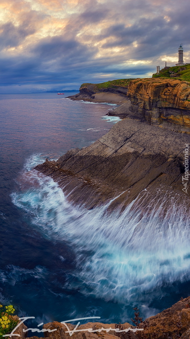 Widok na latarnię morską Faro Cabo Mayor