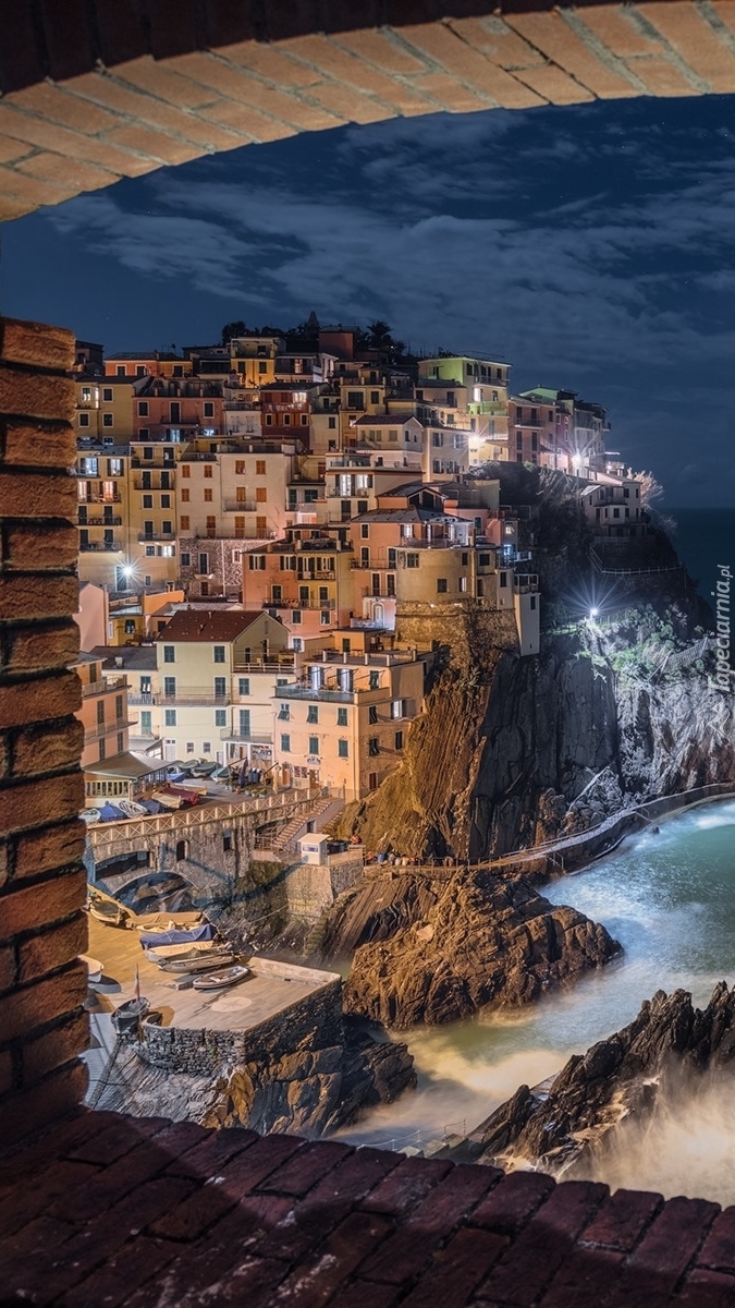 Widok z okna na miasteczko Manarola