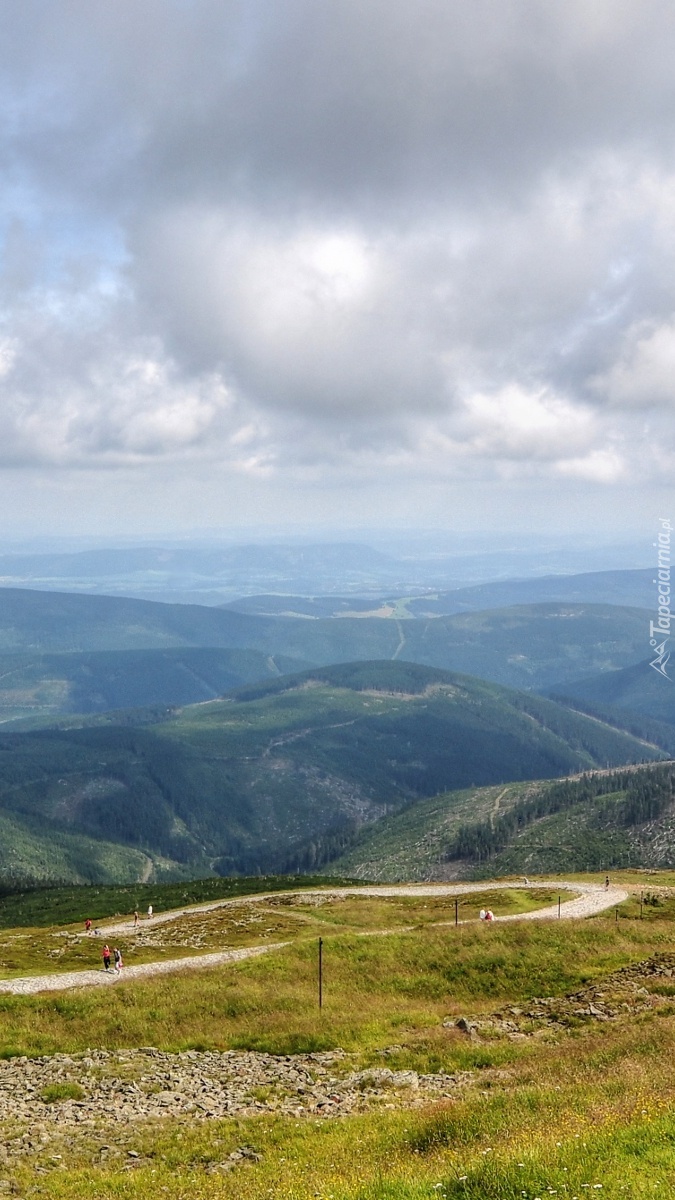 Widok ze Śnieżki na Karkonosze