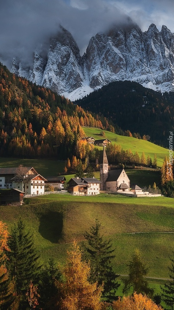 Wieś Santa Maddalena w Dolomitach