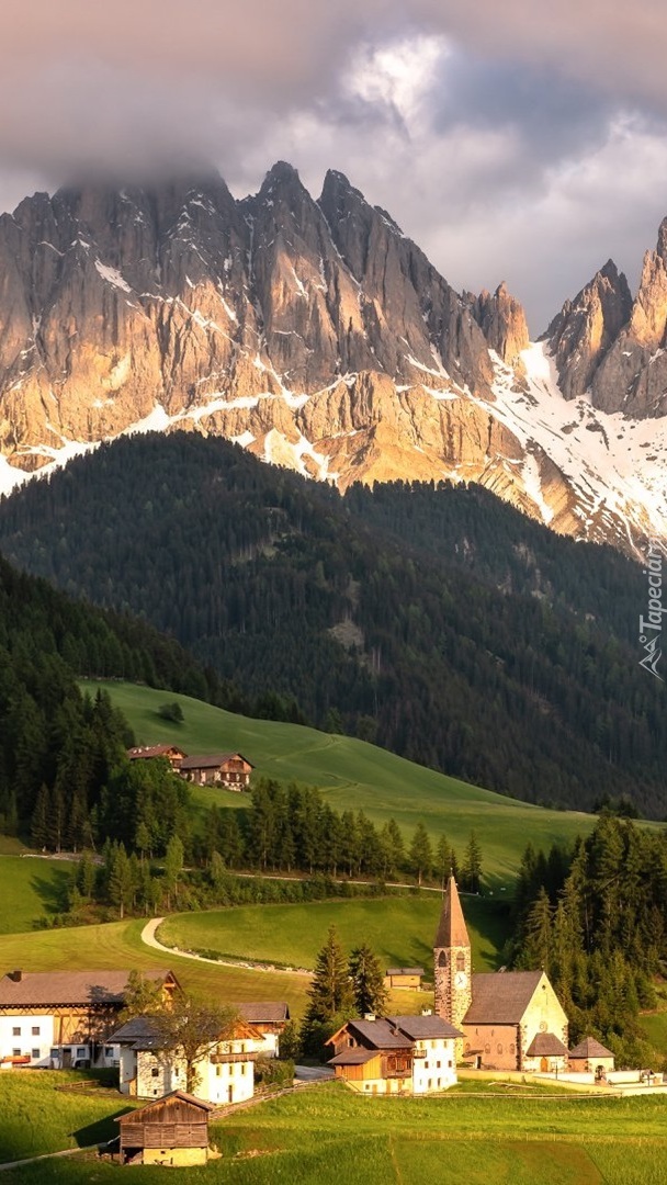 Wieś Santa Maddalena w górach