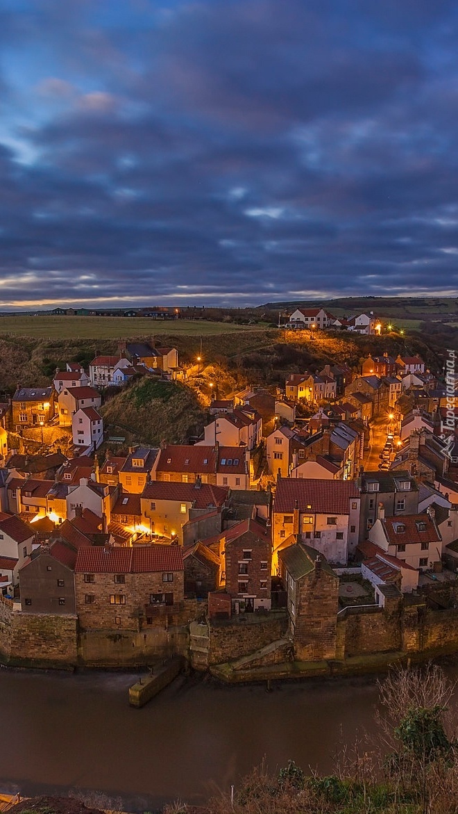 Wieś Staithes nad rzeką Roxby Beck