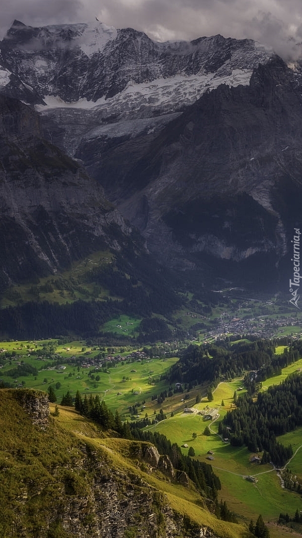 Wioska w dolinie Grindelwald Valley