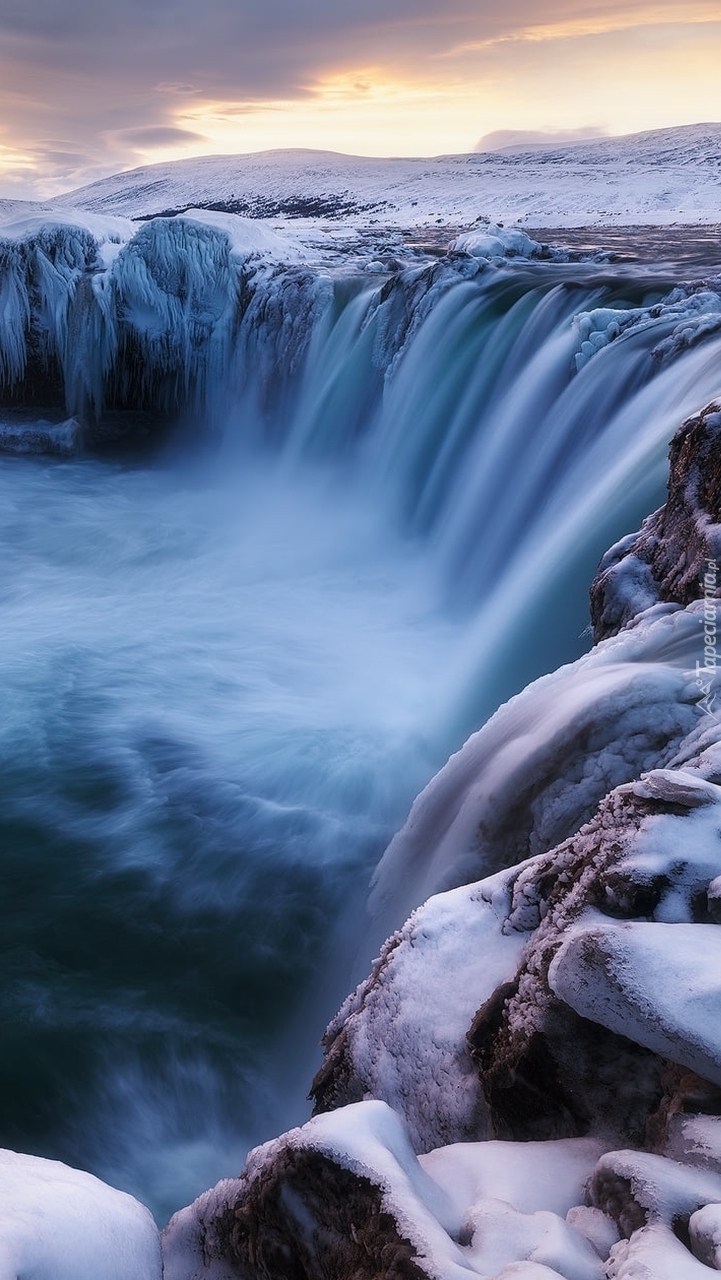 Wodospad Godafoss w Islandii