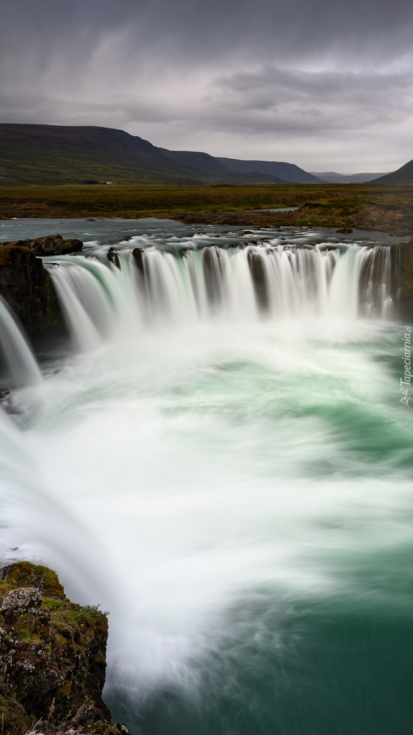 Wodospad Godafoss w Islandii