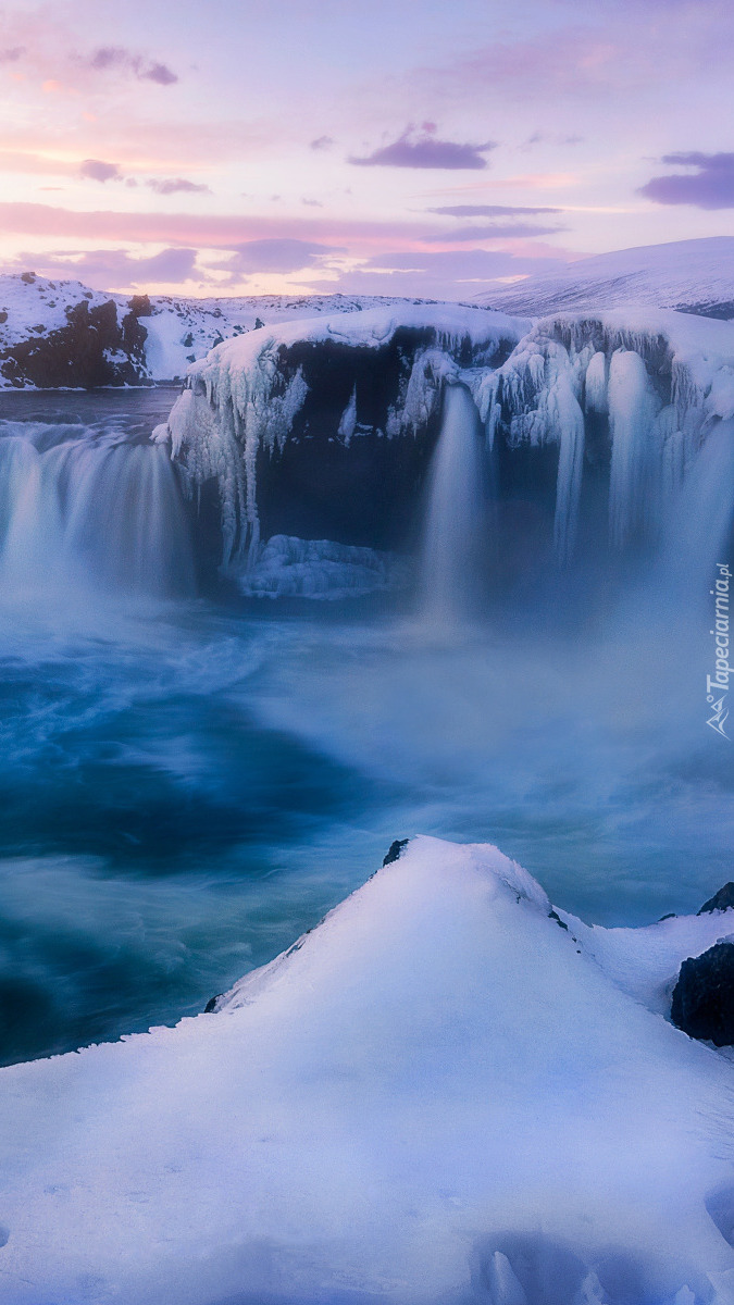 Wodospad Godafoss zimą