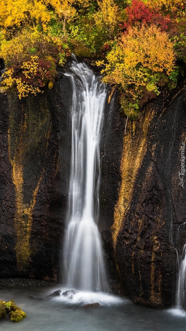 Wodospad Hraunfossar w Islandii