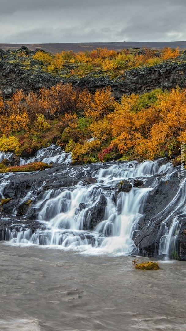 Wodospad Hraunfossar w Islandii