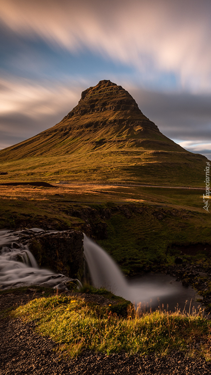 Wodospad i góra Kirkjufell