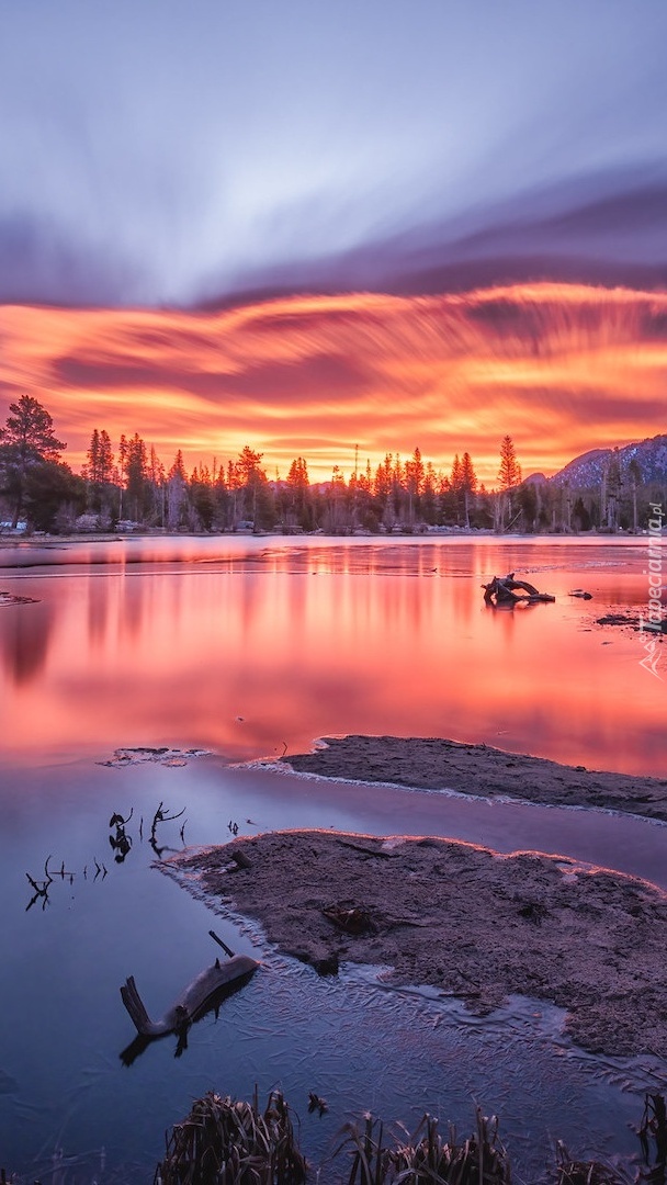 Wschód słońca nad jeziorem Spraque Lake