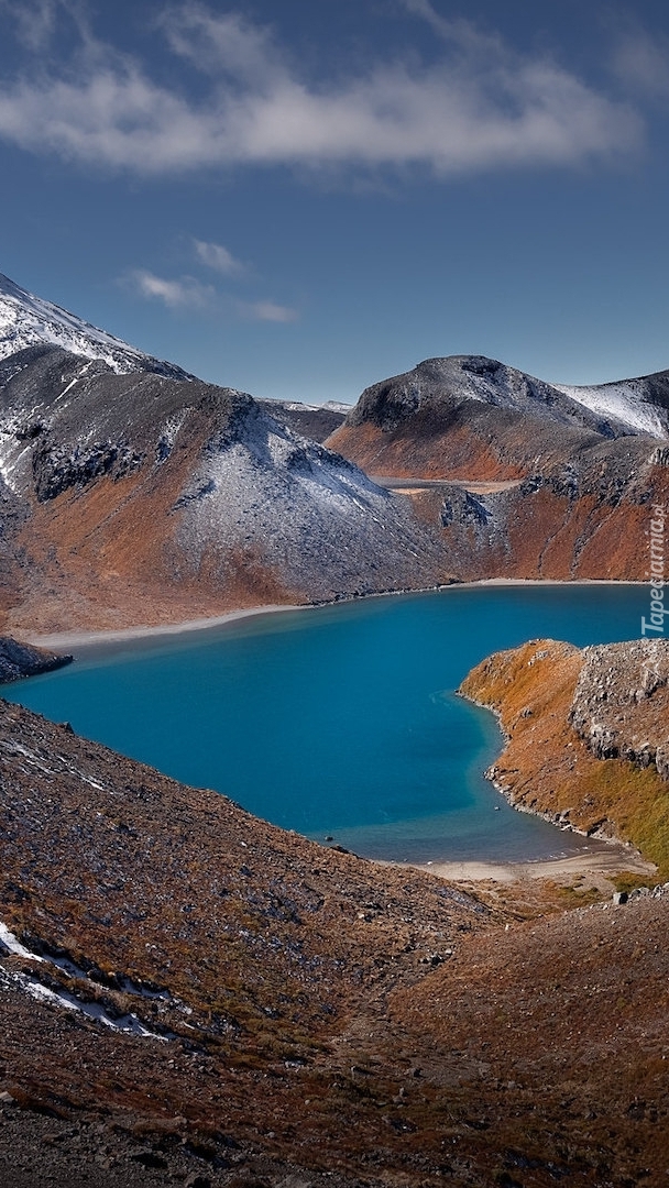 Wulkan Ngauruhoe nad jeziorem Yama