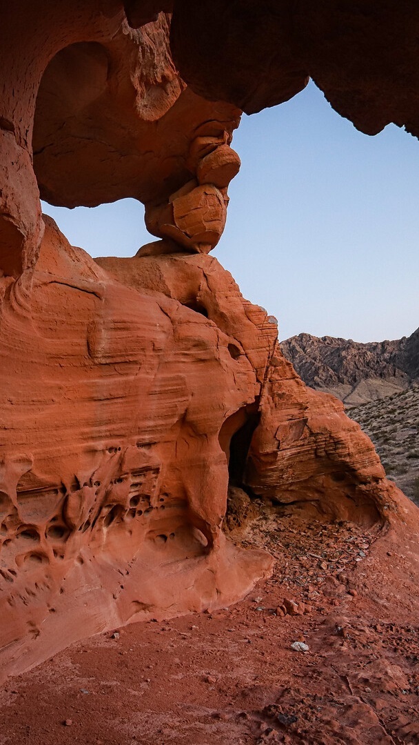 Wyjście z jaskini w Valley of Fire