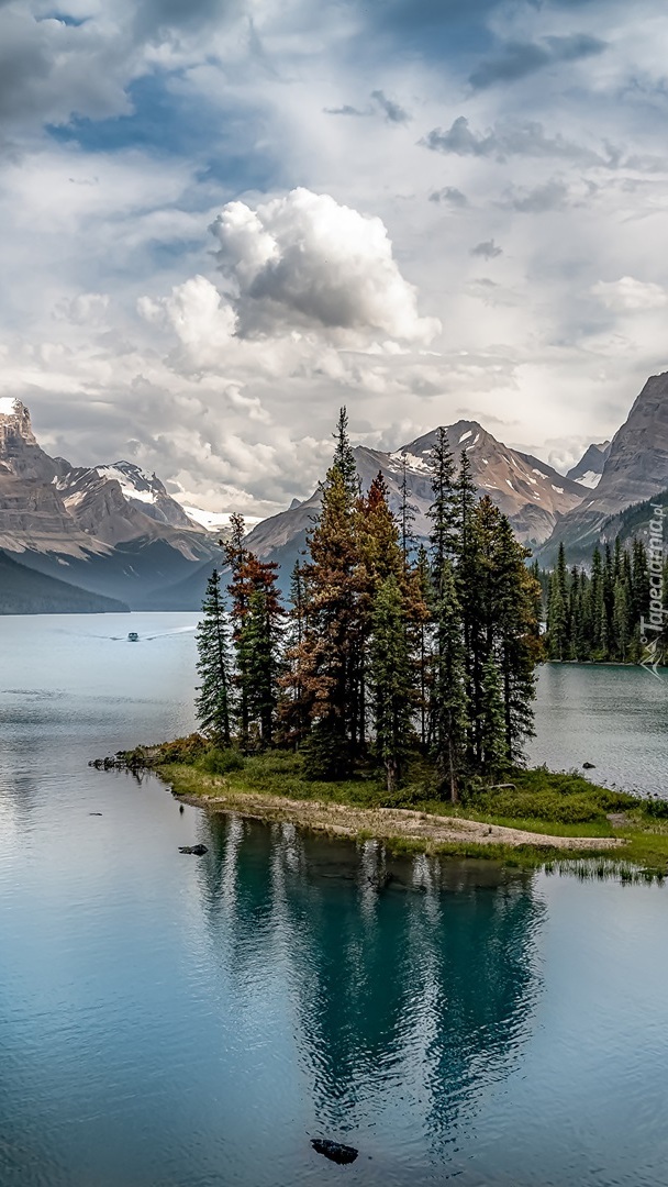 Wyspa Ducha na jeziorze Maligne Lake