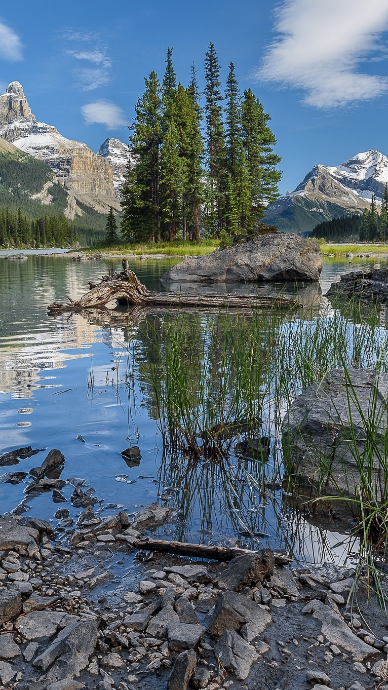 Wyspa Spirit Island na jeziorze Maligne Lake