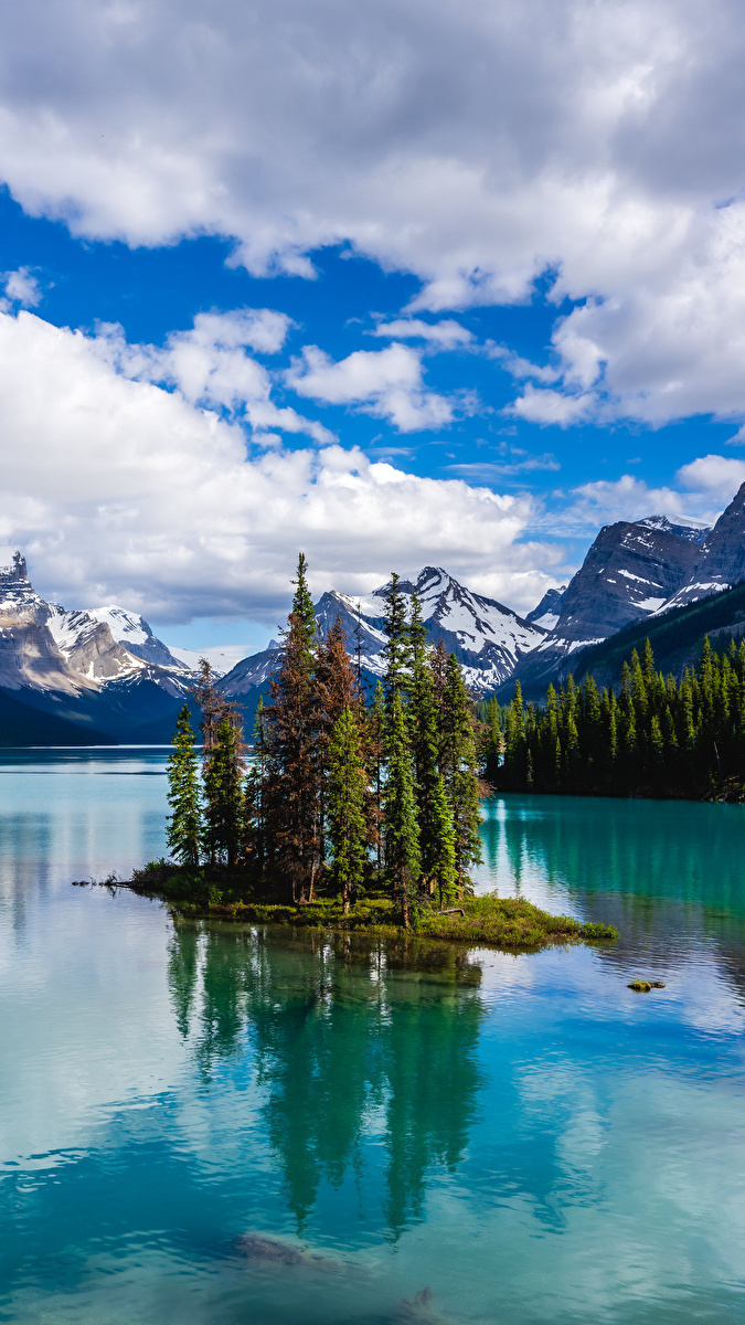 Wyspa Spirit Island na jeziorze Maligne