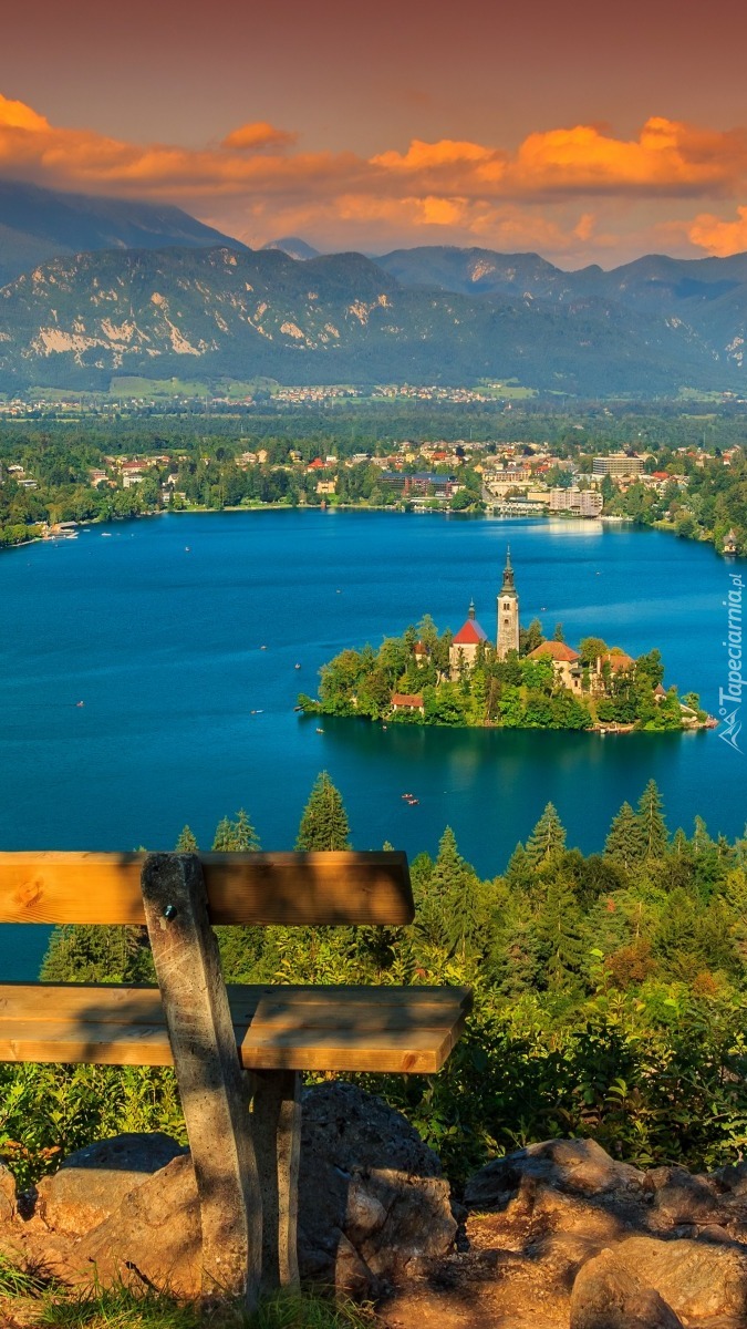 Wyspa z kościołem na jeziorze Bled