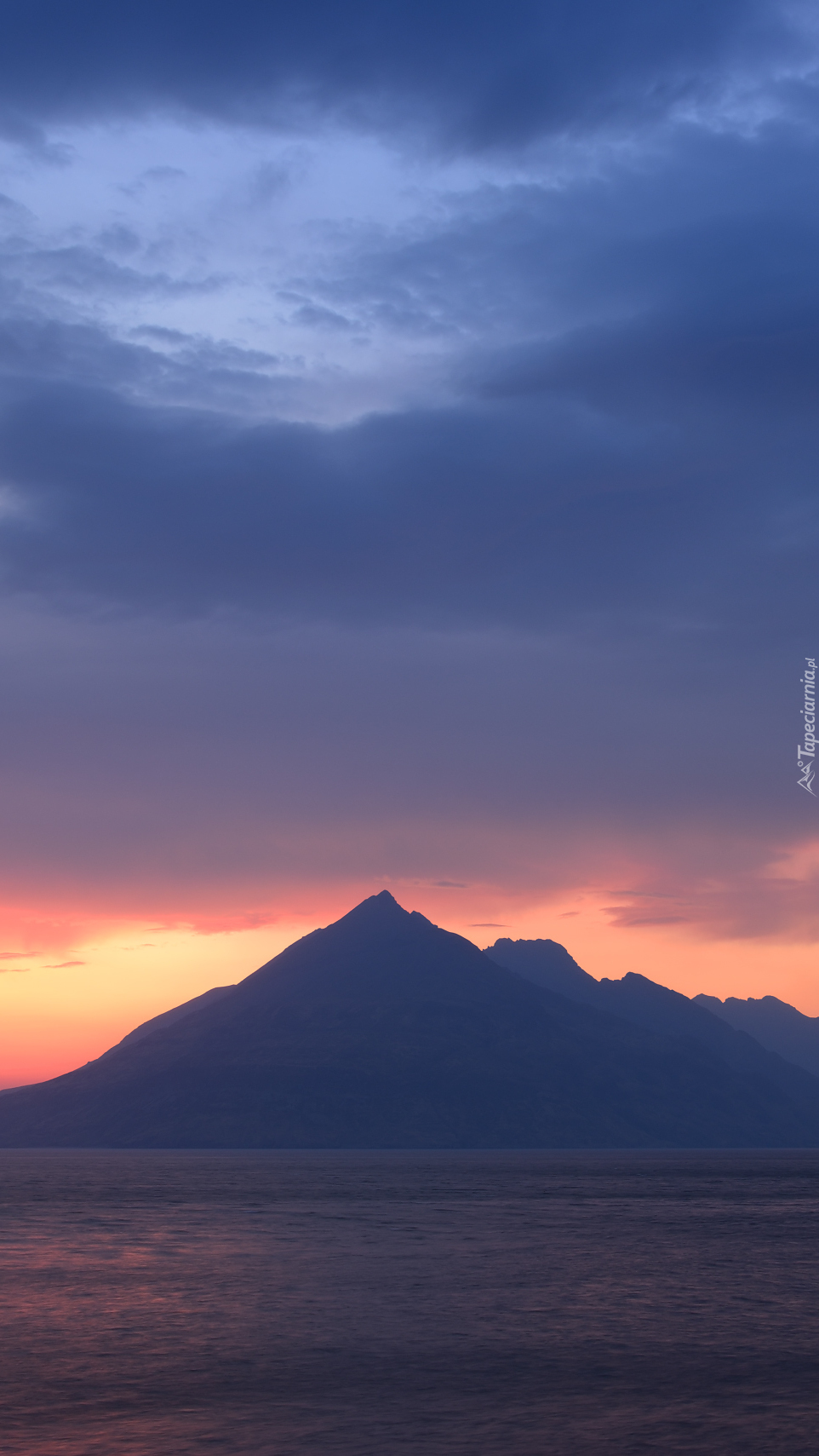 Zachód słońca nad górami na wyspie Skye