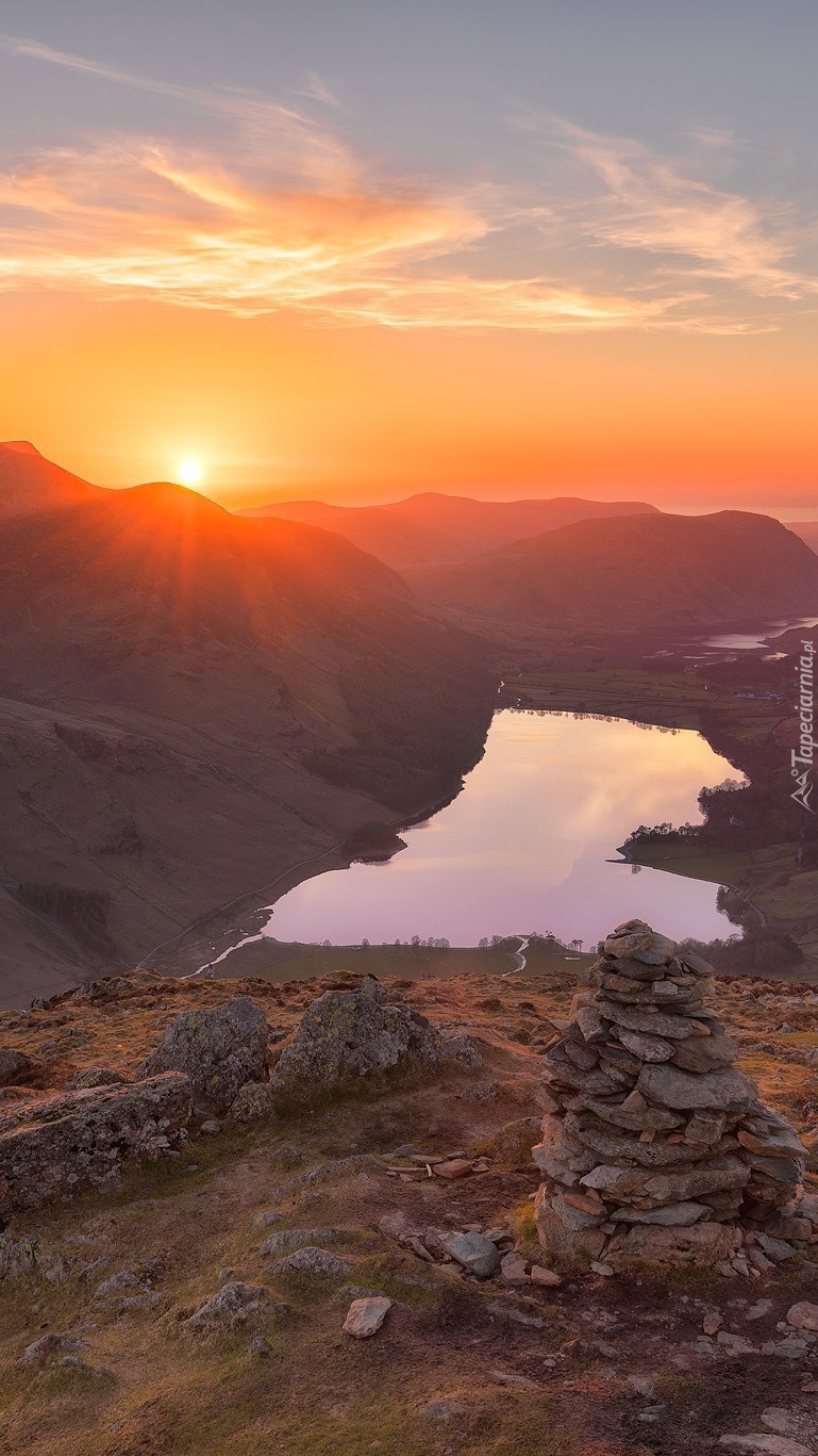 Zachód słońca nad jeziorem Buttermere