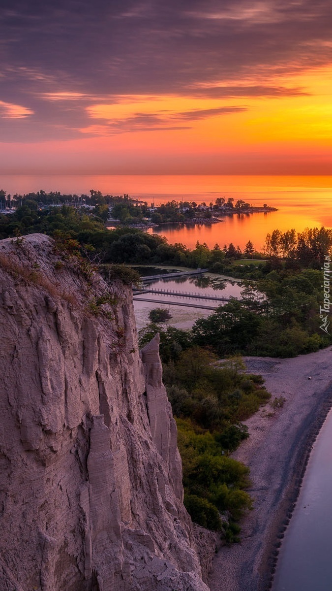 Zachód słońca nad jeziorem Ontario w Kanadzie