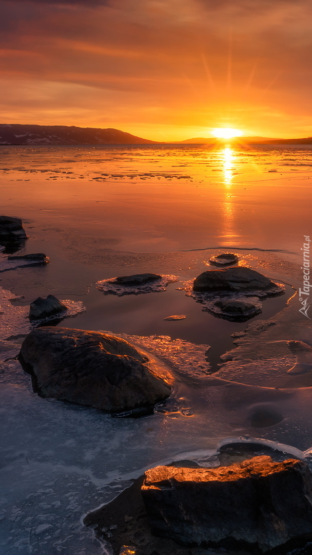 Zachód słońca nad jeziorem Tyrifjorden