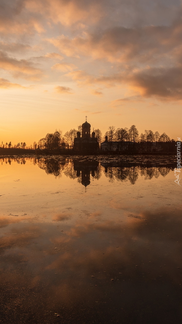 Zachód słońca nad jeziorem Vvedenskoe Lake