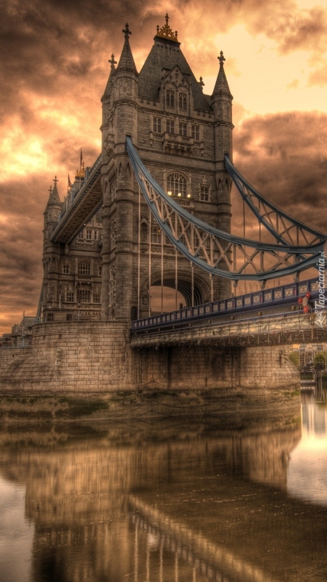 Zachód słońca nad londyńskim mostem