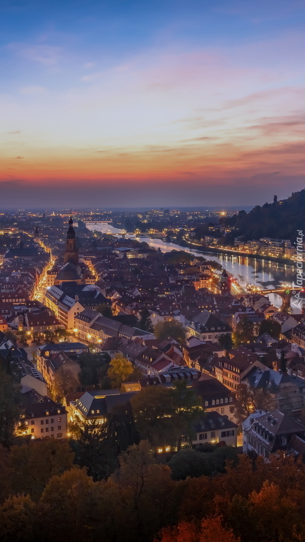 Zachód słońca nad miastem Heidelberg w Niemczech