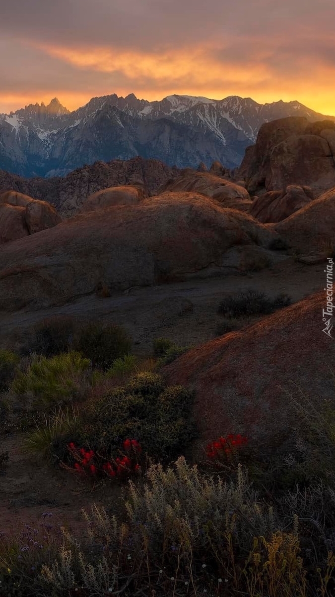 Zachód słońca nad pasmem górskim Alabama Hills