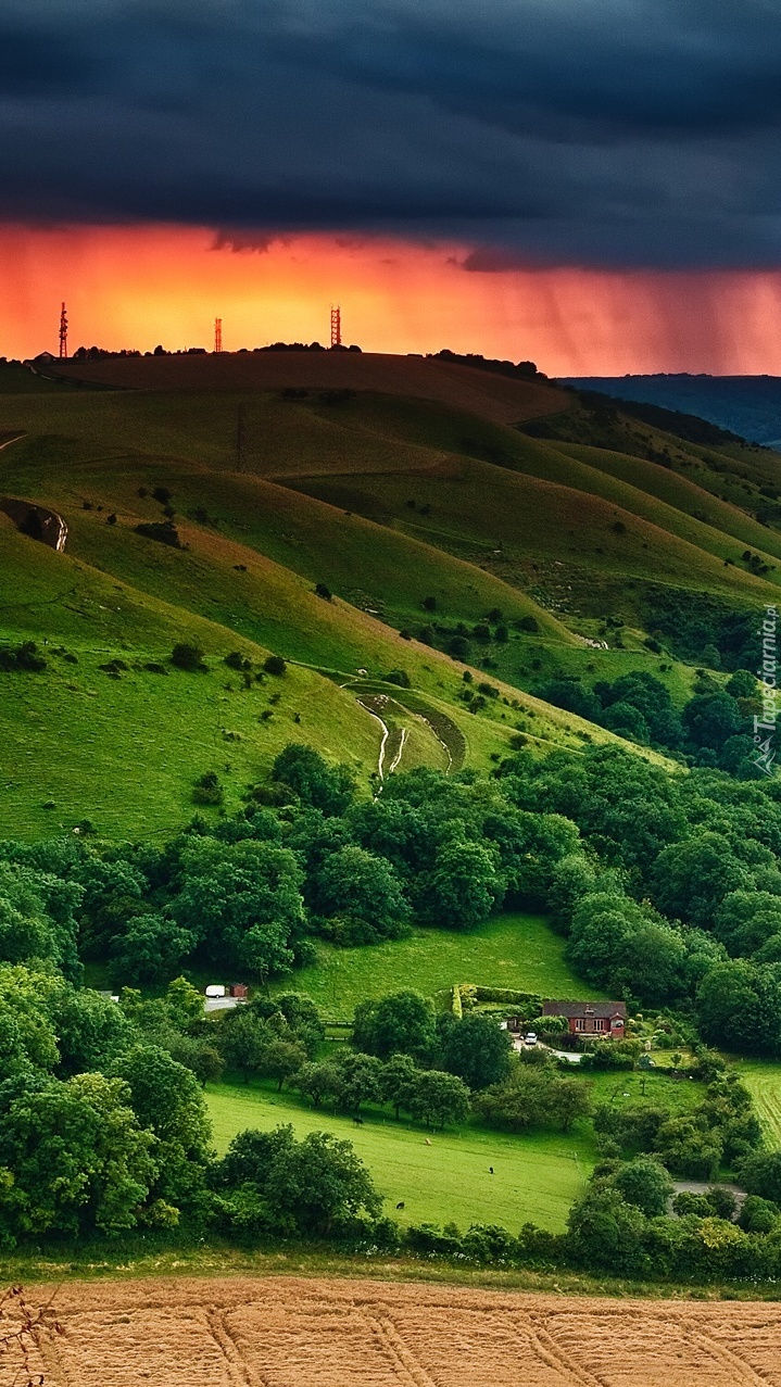 Zachód słońca nad polami