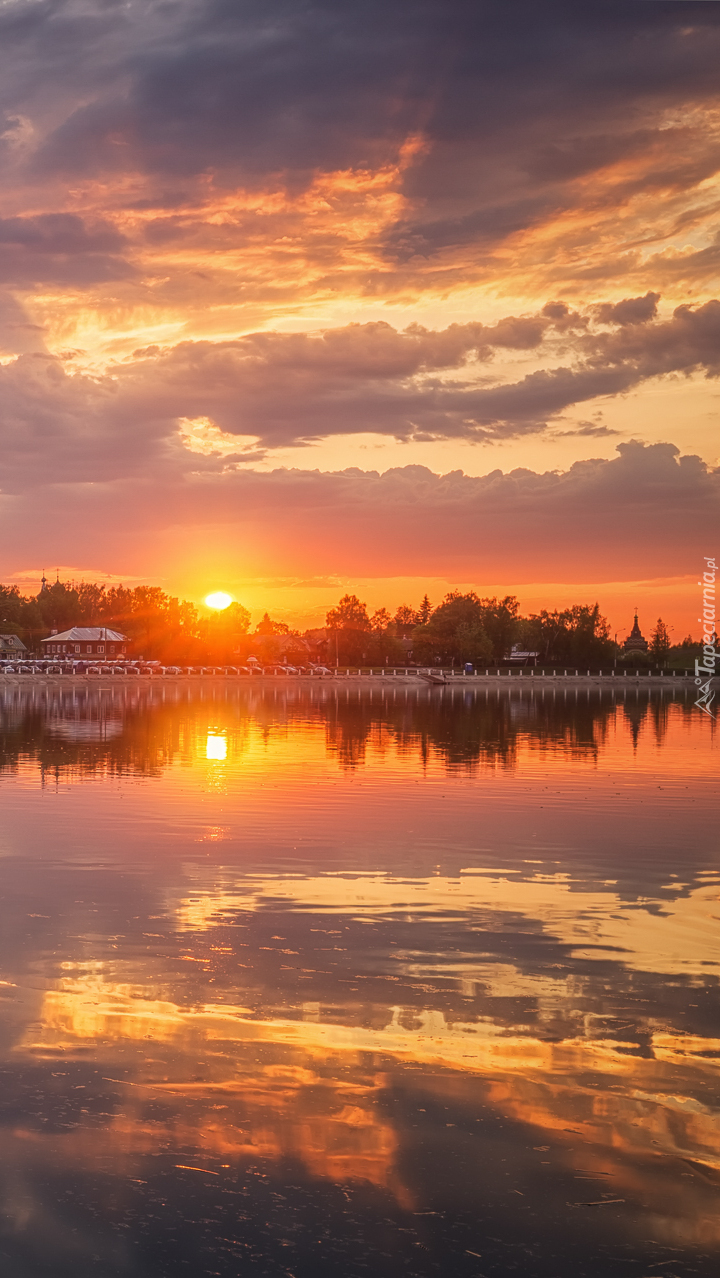 Zachód słońca nad rzeką Kostroma