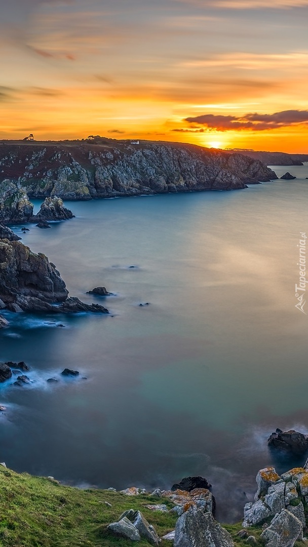 Zachód słońca nad wybrzeżem Bretanii