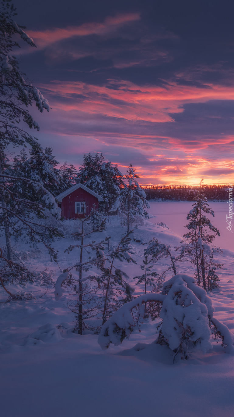 Zachód słońca w śnieżnej Norwegii