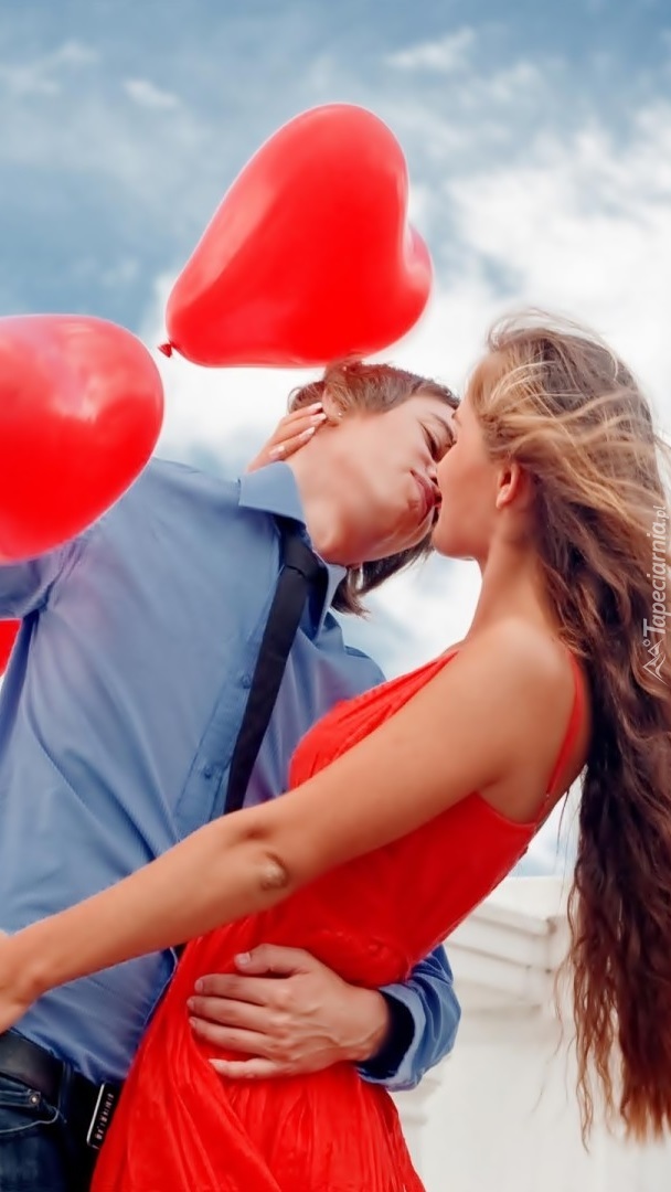Zakochana para z balonikami