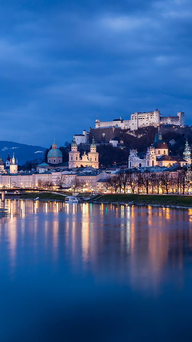 Zamek Hohensalzburg nad rzeką Salzach