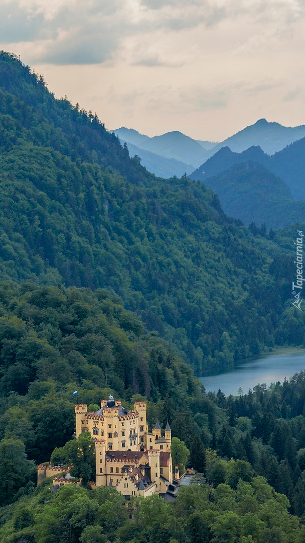 Zamek Hohenschwangau w Alpach Bawarskich