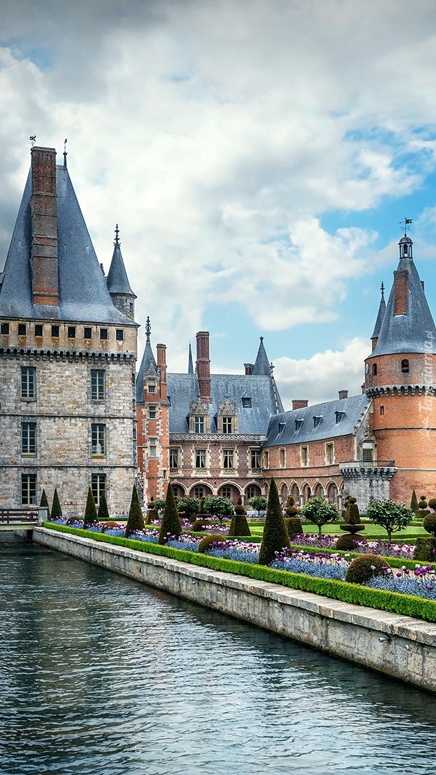 Zamek Maintenon we Francji