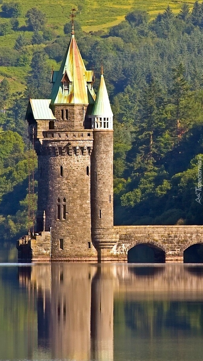 Zamek nad jeziorem